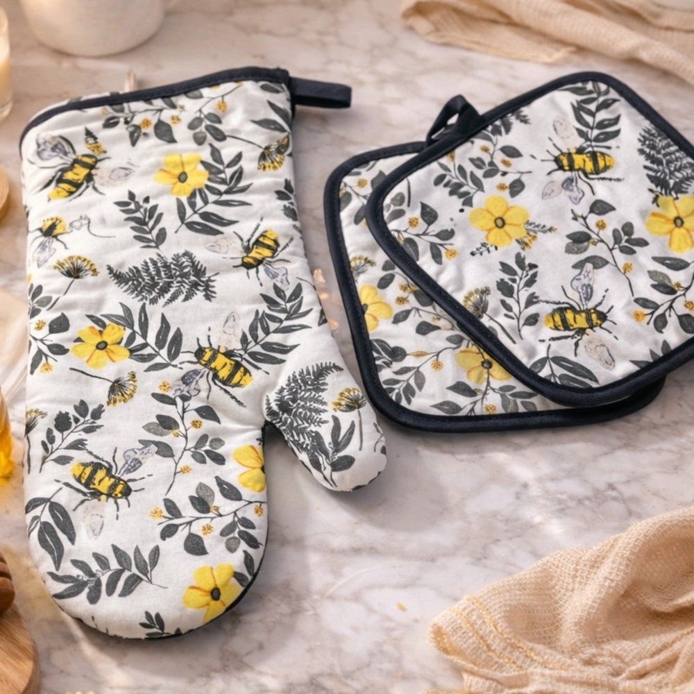 Floral Bee ๐ Oven Mitt and Pot Holder Set - Picture 6 of 16